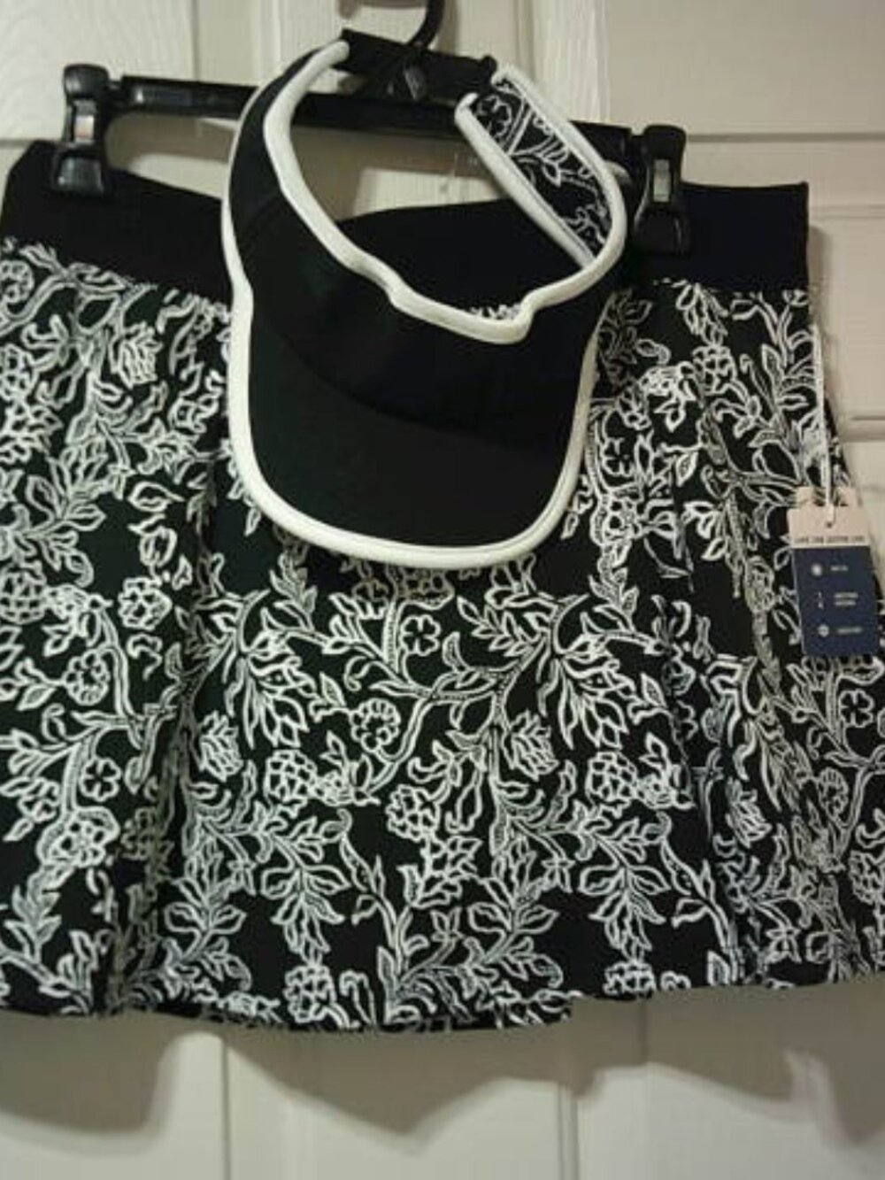 NEW TOMMY BAHAMA EVERYDAY ACTIVE WOMEN'S SIZE L BLK&WHT SKORT & MATCHING VISOR